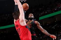 开云体育下载-开拓者队全队合力,联手逆转夺取胜利