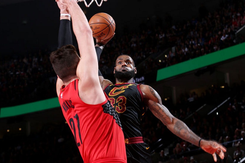 开拓者队全队合力,联手逆转夺取胜利 开拓者队全队合力,联手逆转夺取胜利