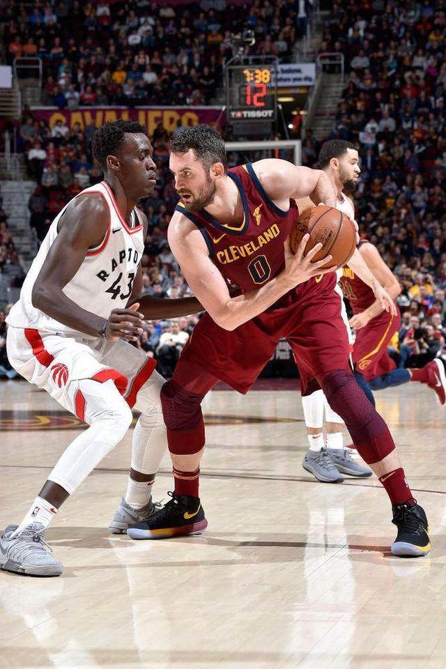 骑士全队合力反击，掀翻对手雄心