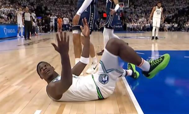 独行侠遭遇惨败,活塞主场取得开门红的简单介绍 独行侠遭遇惨败,活塞主场取得开门红的简单介绍