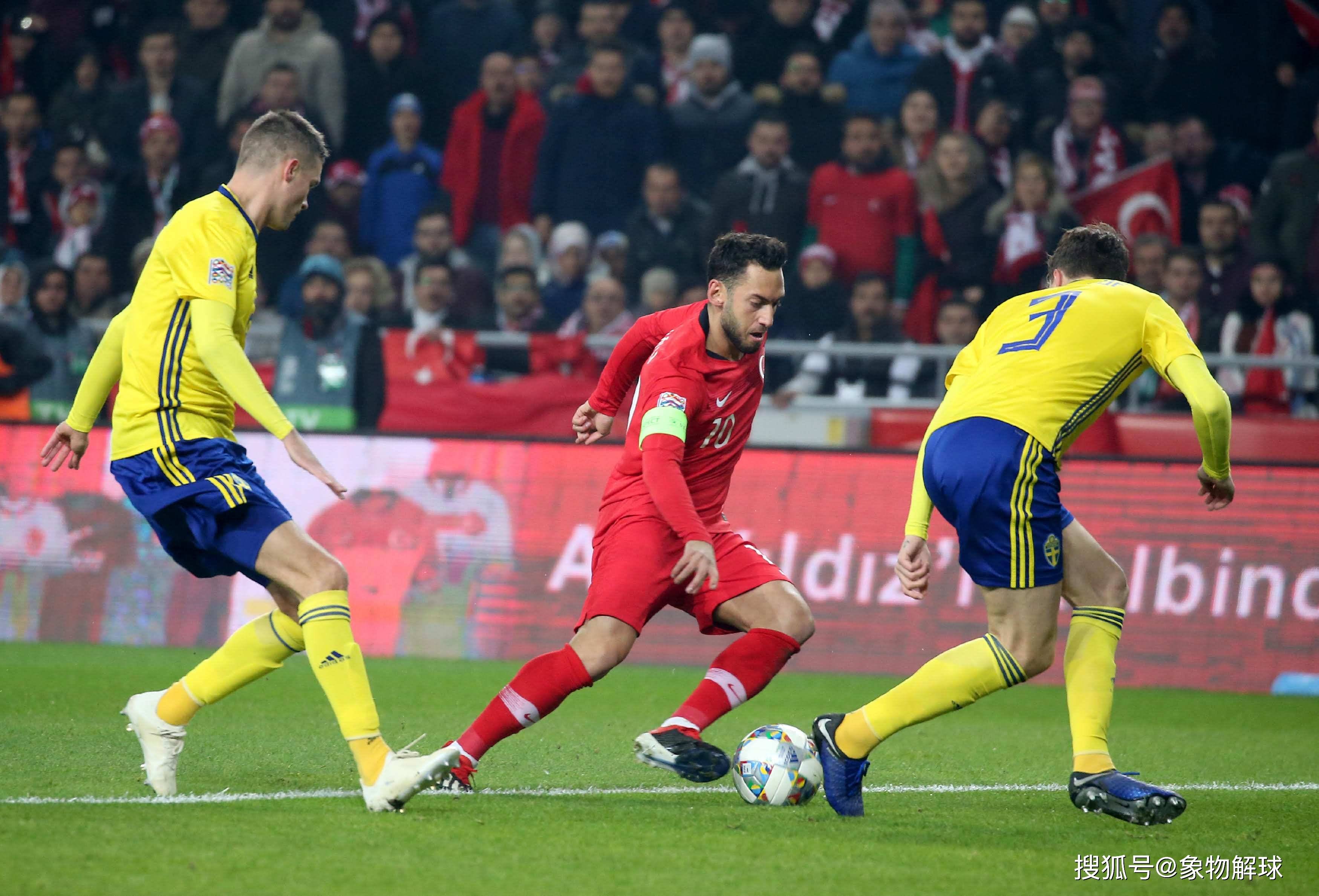 哥伦比亚足球队在国际比赛中获胜