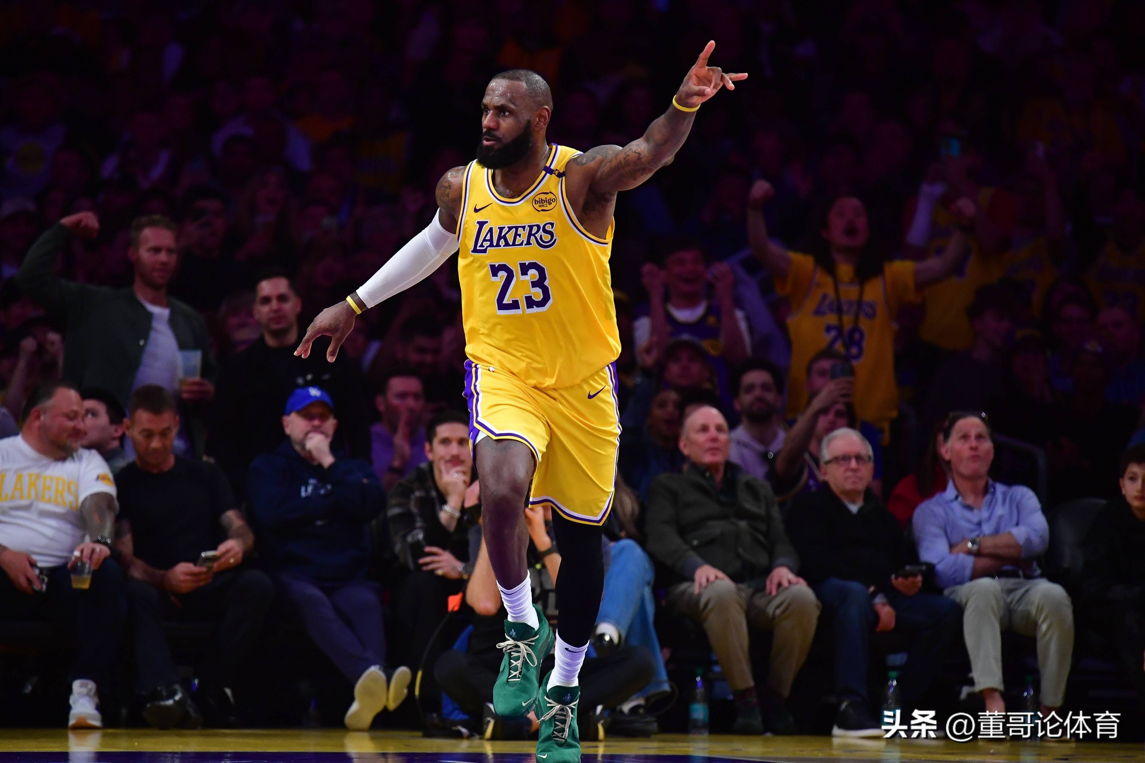 包含詹姆斯复出表现不俗，湖人大胜鹈鹕的词条