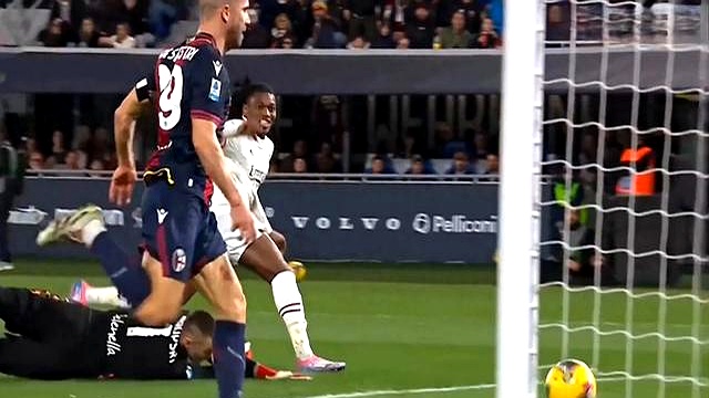 包含佛罗伦萨主场再遭尴尬失利，保级形势岌岌可危的词条