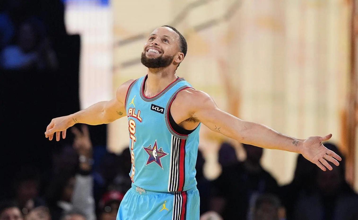 包含勇士队球员接受公开访问呈现球场外风采的词条 包含勇士队球员接受公开访问呈现球场外风采的词条