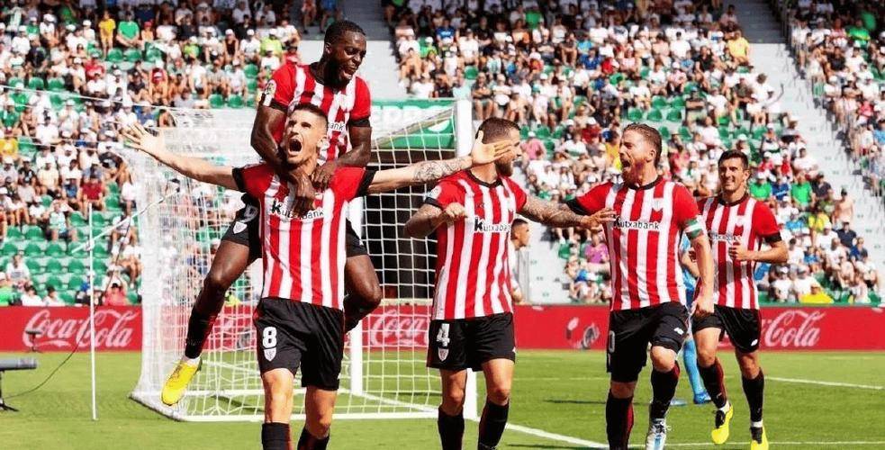 包含比利亚雷亚尔主场战平，暂居中游的词条