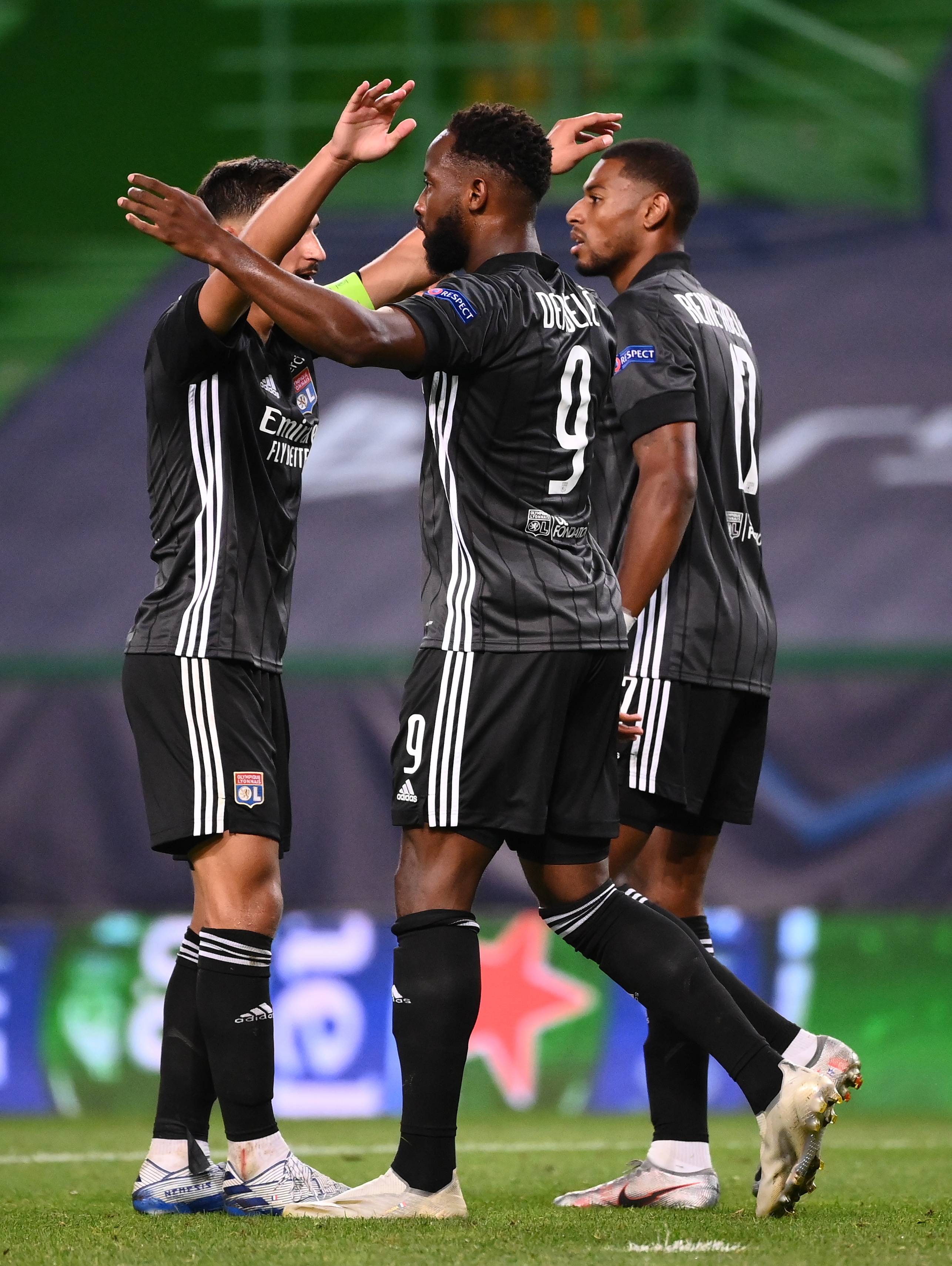 里昂队轻松战胜对手,取得本赛季重要的三分 里昂队轻松战胜对手,取得本赛季重要的三分