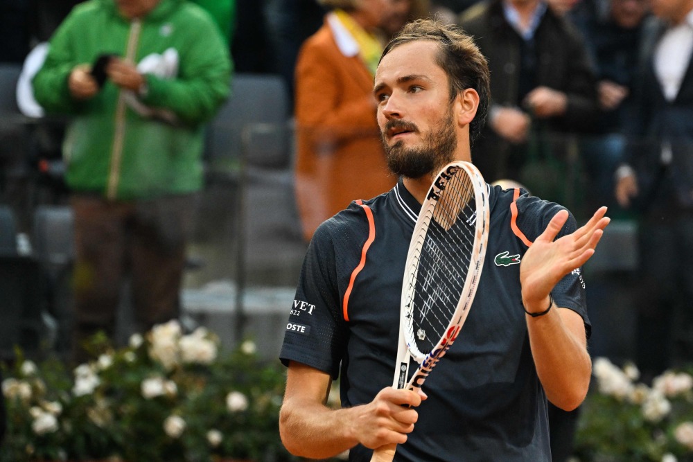 关于法国网球队完胜日本网球队，梅德韦杰夫送出助攻的信息