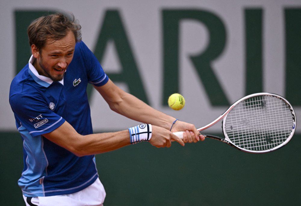 包含法网逆转联合杯，梅德韦杰夫刷新纪录的词条