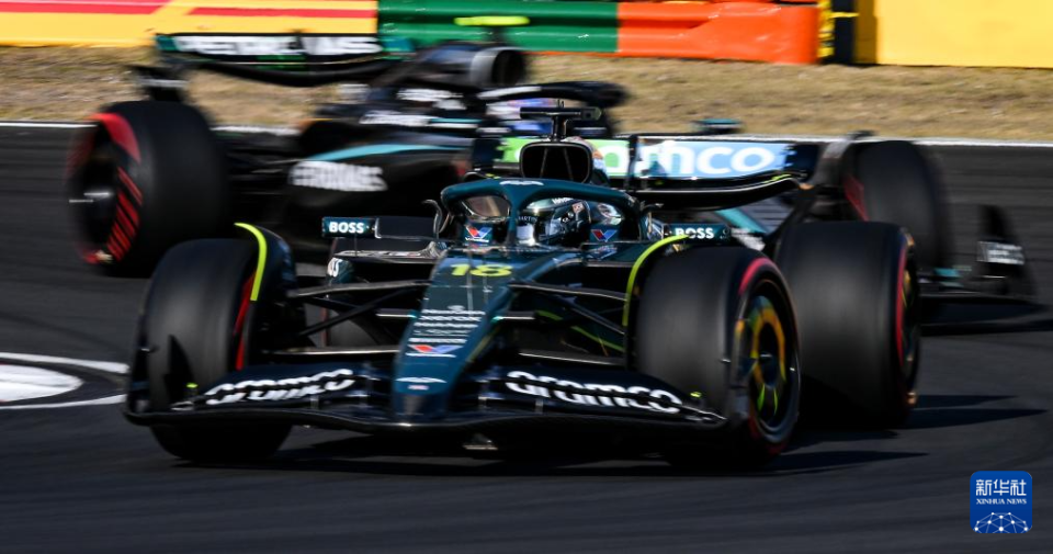 包含红牛二队轻取雷诺车队，汉密尔顿点燃赛场的词条