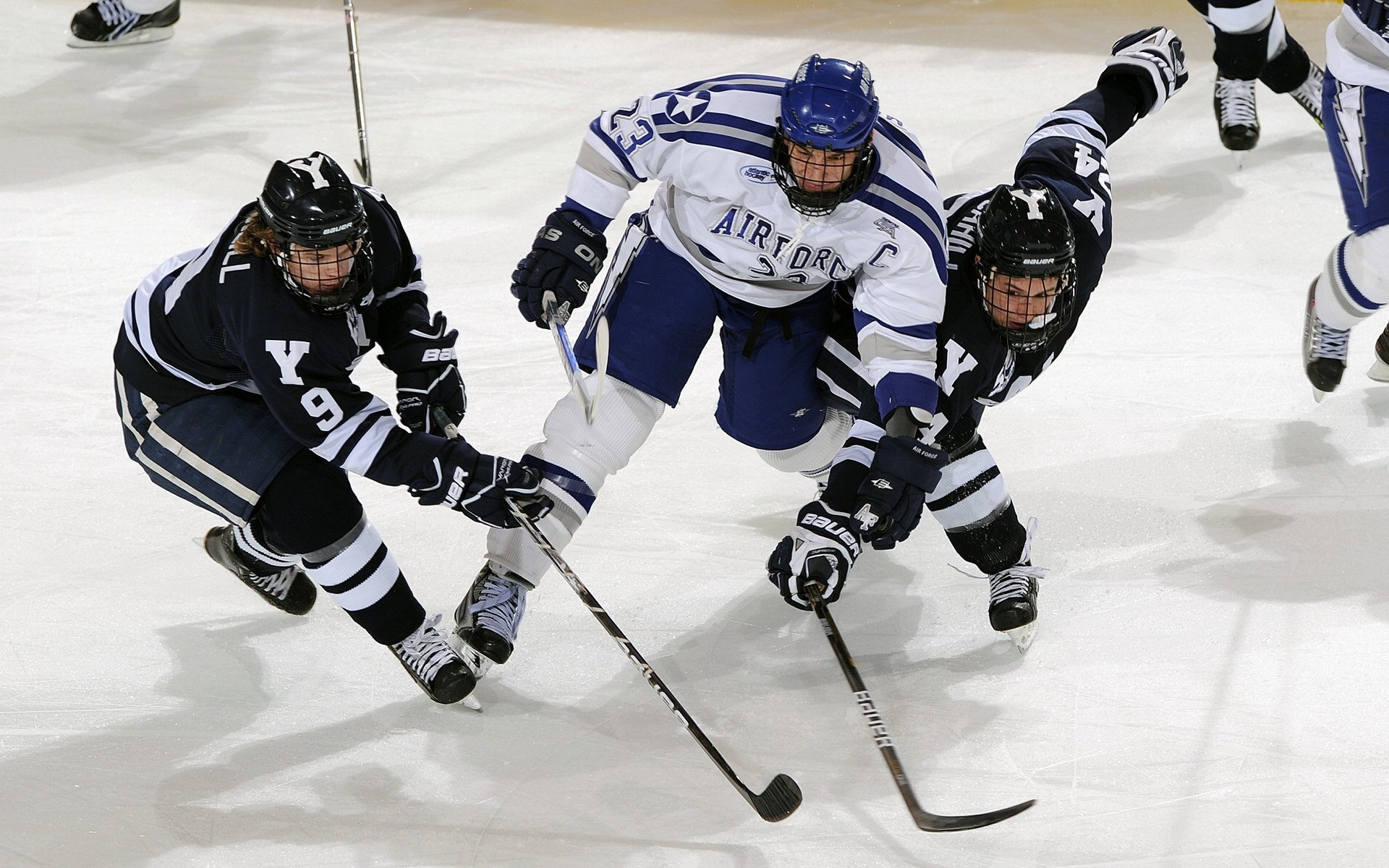 赛道上的独行侠,当武切维奇在F1街道赛接管比赛