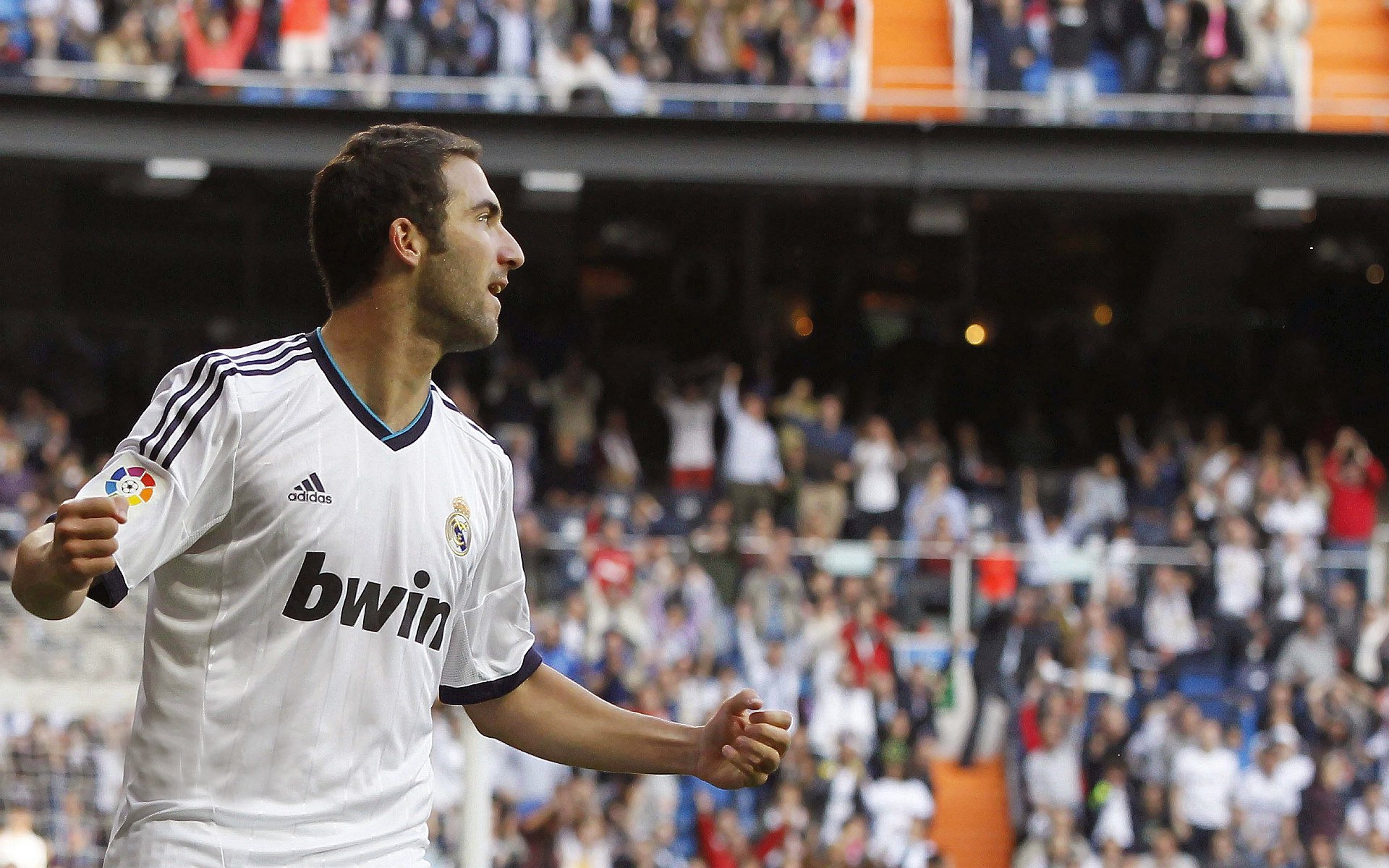 布伦森全能风暴撕裂防线，爵士团队火力全面压制活塞